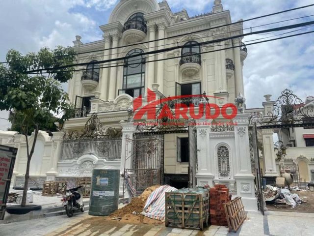 Bồn kháng khuẩn The Palm màu tím hoa cà tại biệt thự Long Biên- Hà Nội