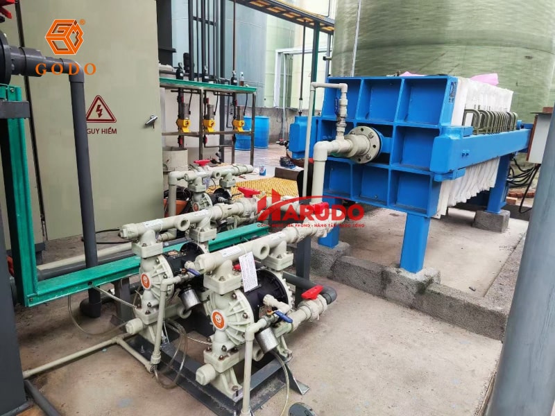 Máy bơm màng khí nén Godo thân nhựa PP