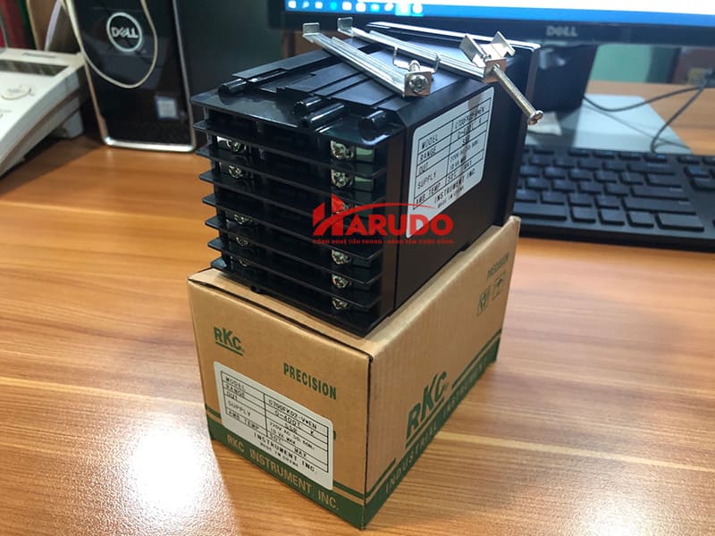 Đồng hồ điều khiển nhiệt REX C700