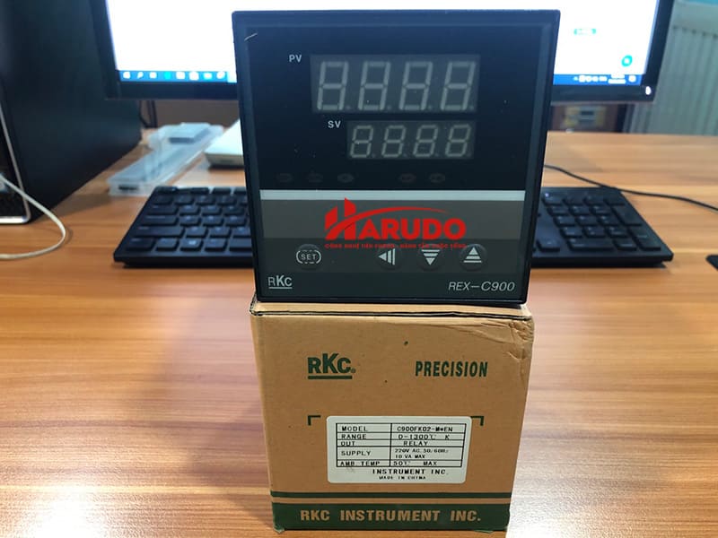 Đồng hồ điều khiển nhiệt REX C900